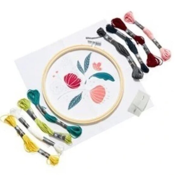 CRAFT CRUSH WINTER FLOWER EMBROIDERY KIT - NWT - Picture 2 of 7